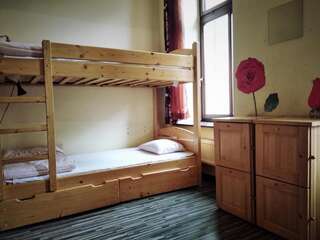 Хостелы Music Hostel Piotrkowska Лодзь Односпальная кровать в общем номере для женщин-1